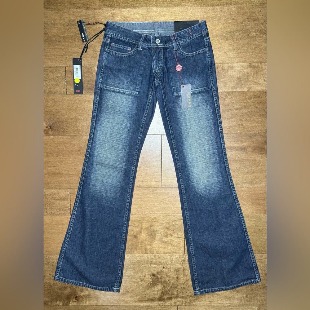 (NWT) Womenβs Q-Gene Size 26 Styleβ #30126 Flared Leg Jeans